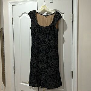 Aziz black sheer tan roses over tan under lining scoop neck midi length euc